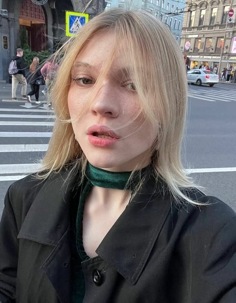 roxannken sex model photo