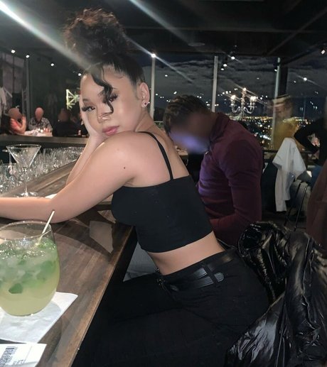 Thailiian model xxx image