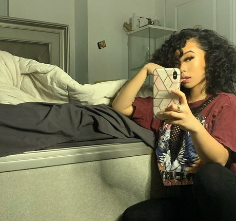 Thailiian sex model photo