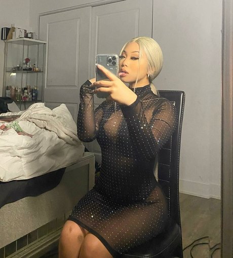 Thailiian star erotic photo