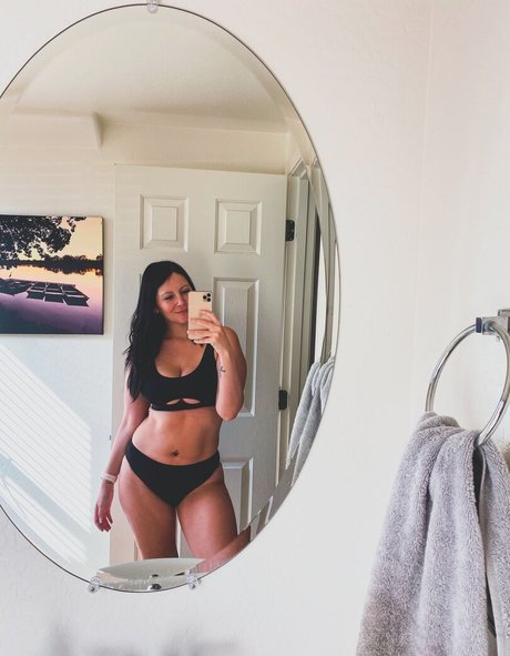 Snaps model high quality pictures