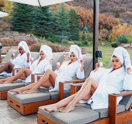 La Reina Shaw naked actress archive