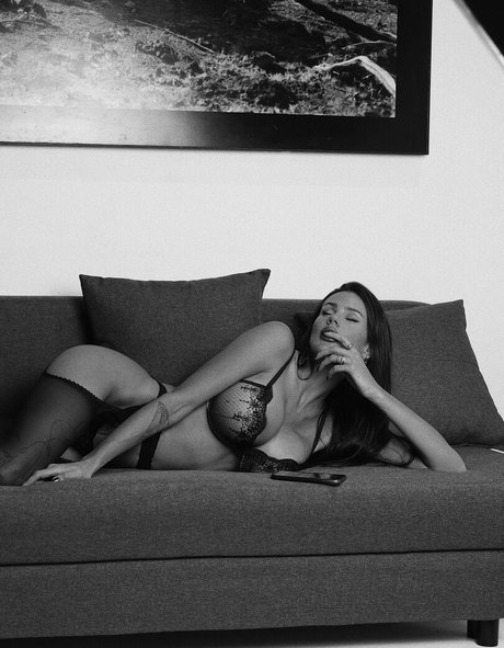 mmonik star porn pics