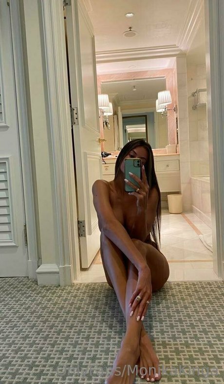 mmonik adult actress gallery