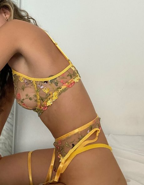 mialarelle erotic model archive