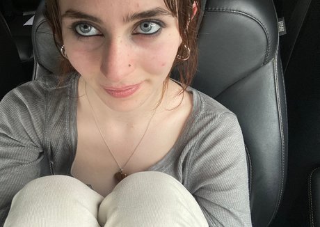 avieb4by perfect actress img