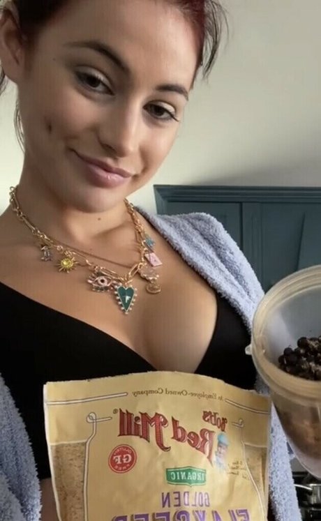 daretobelilith nude model galleries