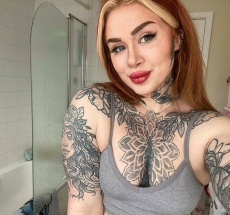 metalbubsxo naked model pic