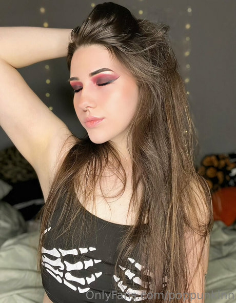 poppunkinn top model image