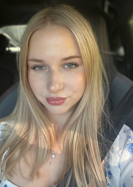 Carlottadre model top archive