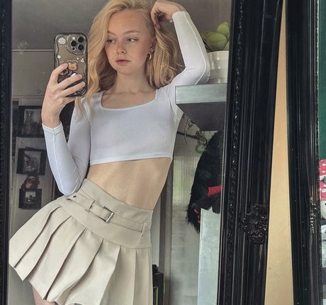 palelittlelad hot pornstar picture