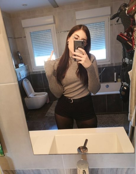 Saruei porn model image