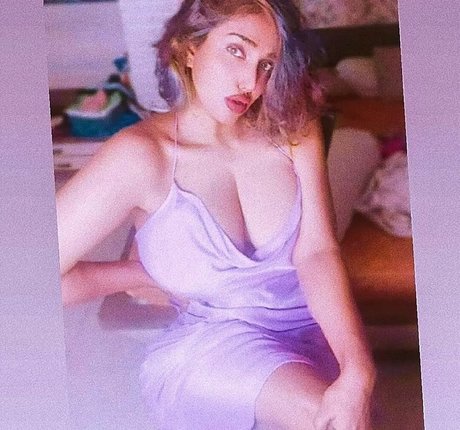 Nayoni Dutta pornstar top images