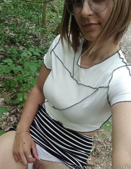 Deearalu19 perfect pornstar photos