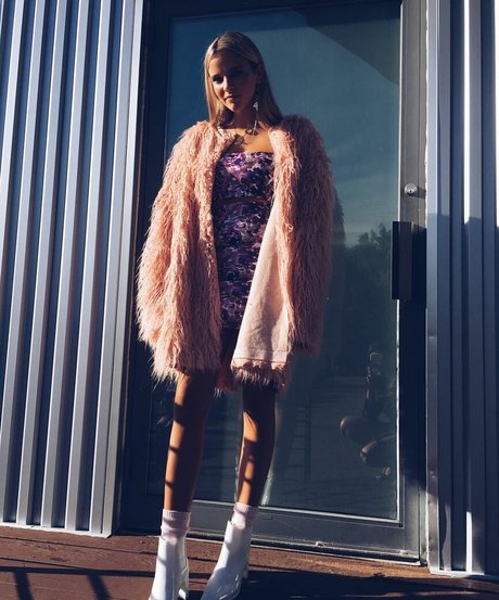 Lola Dubrul hd actress gallery