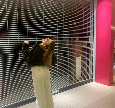 Lola Dubrul Profile pic