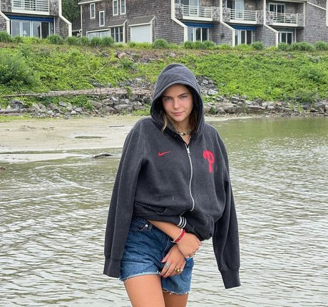 Lola Dubrul hot pornstar pics