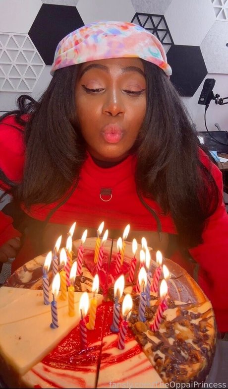 TheOppaiPrincess sexy actress photo