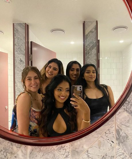 itsparvathik adult model img