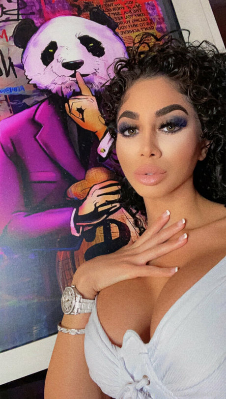 Brooklyn Benzz nude pornstar gallery