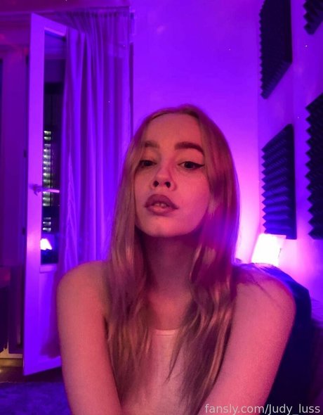 deni__dragons__ model beautiful pics