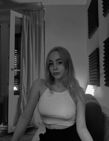 deni__dragons__ model pornographic pictures