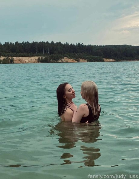 deni__dragons__ xxx model picture