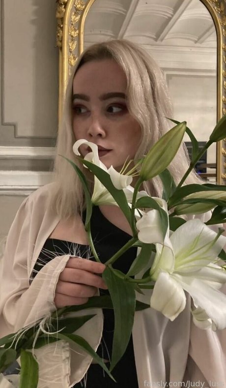 deni__dragons__ xxx model picture