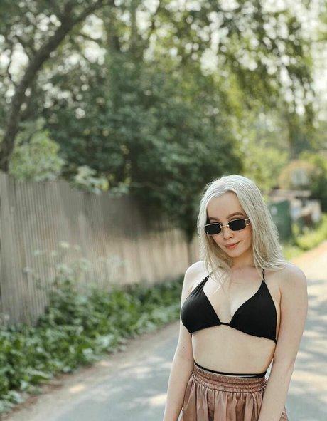 deni__dragons__ sexy actress pics