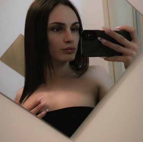 Kylie Star hot actress pics