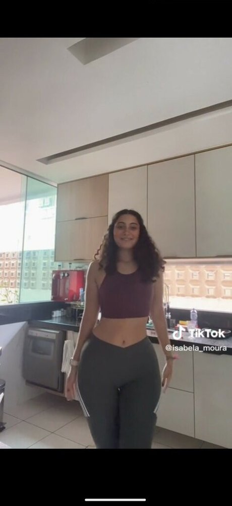 Isabela Moura model best photo