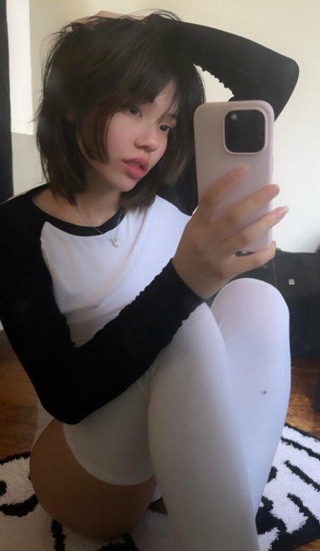 Linaboobie free model photo