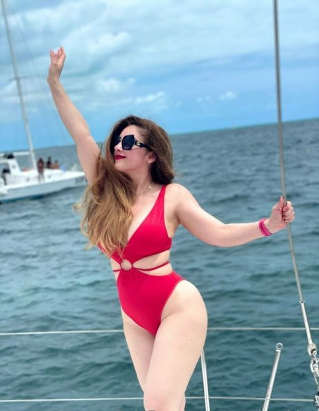 Cendy Robles pornstar free photo