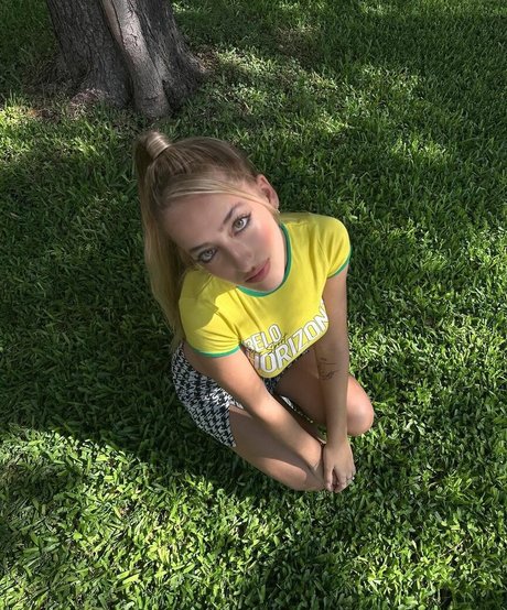 Ariannmusic top model picture