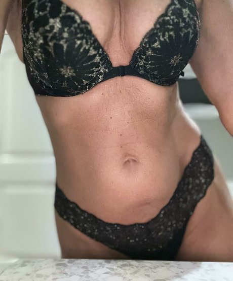 Jenniferssecrets free model photo