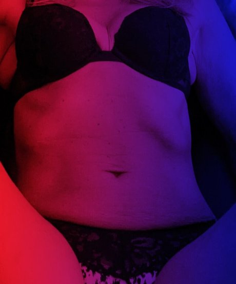 Jenniferssecrets model exclusive photos