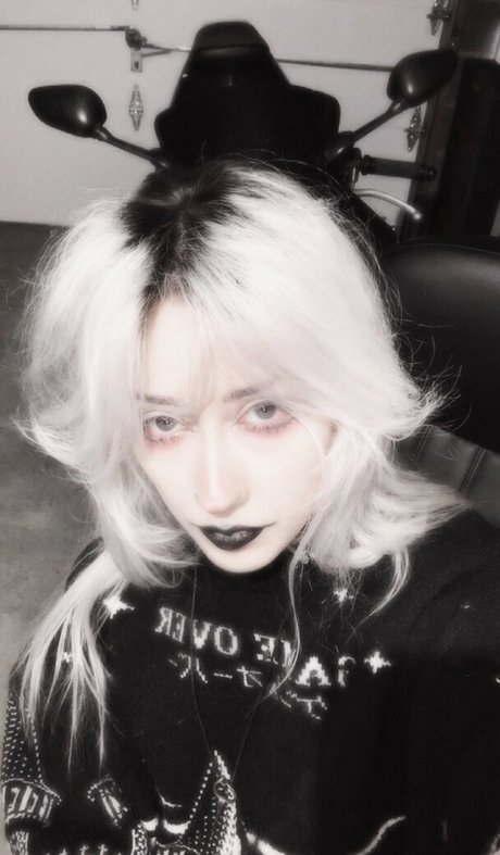 StyrlingElf pornstar naked archive