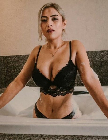 alemiarojas model sexy image