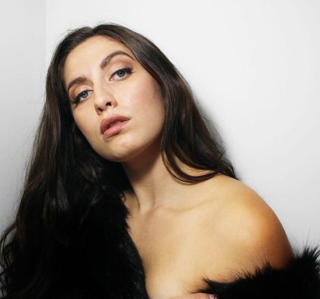 Ashley Jolly model pretty photo