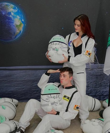 McKenzie Bell exclusive star photo