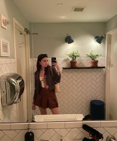 McKenzie Bell art star image