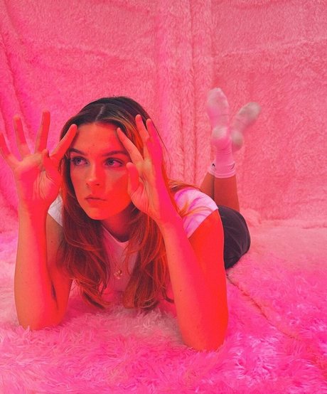 McKenzie Bell sexy actress pics