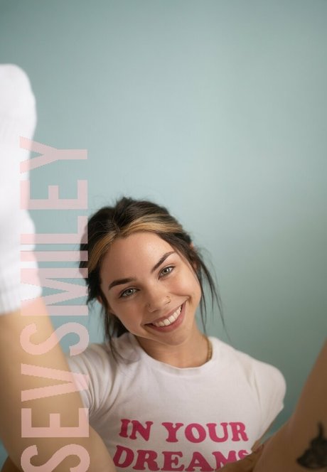 sevsmileyfree art actress photo