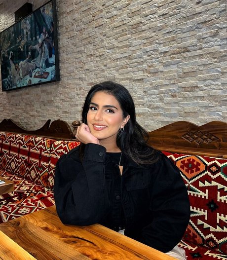 Tindy Kaur star hot image