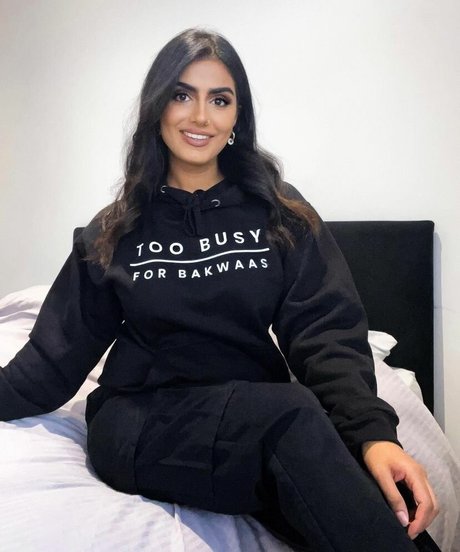 Tindy Kaur model sexy img