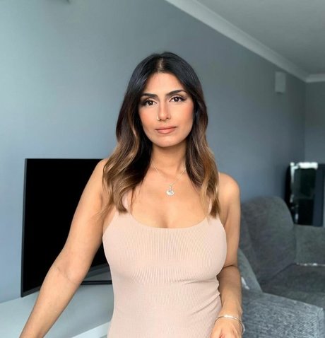 Tindy Kaur star nudes gallery