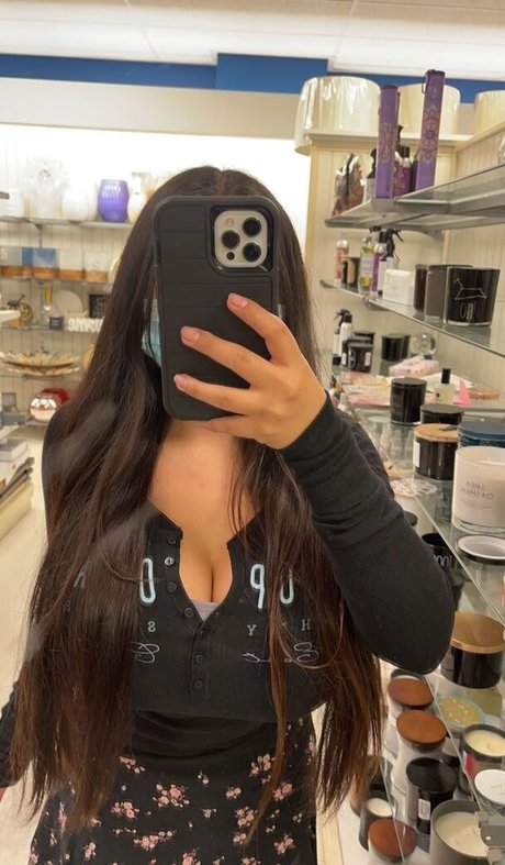 Karla Vilagomez star pornographic pics