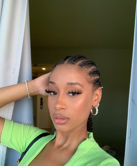 Capeverdian model pornographic pic