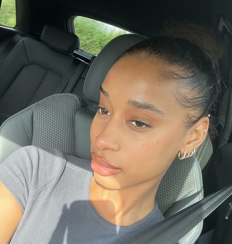 Capeverdian naked model pic