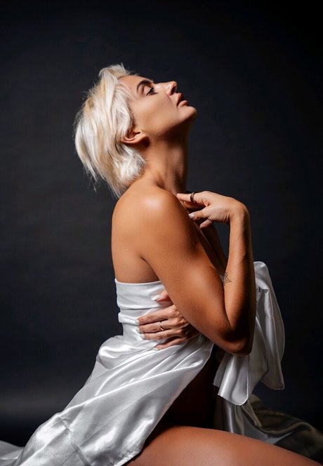 Allie Alina pornstar top photo